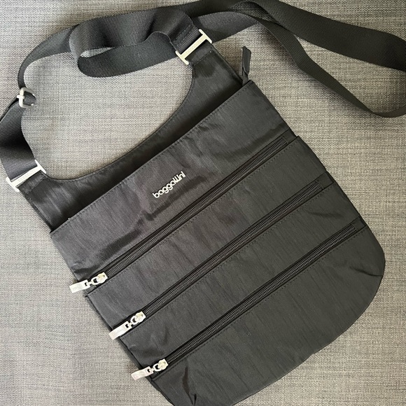 NWOT BAGGALLINI CROSSBODY SHOULDER BAG - Picture 1 of 7
